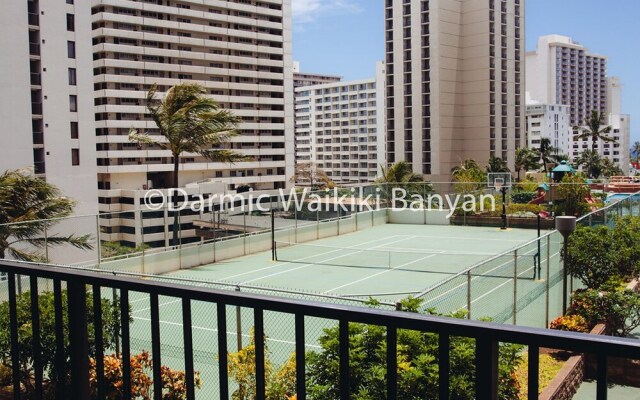 2-0710 Waikiki Banyan