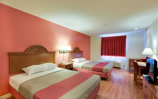 Motel 6 Hinesville, GA