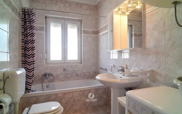 Comfortable Home With Private Covered Balcony