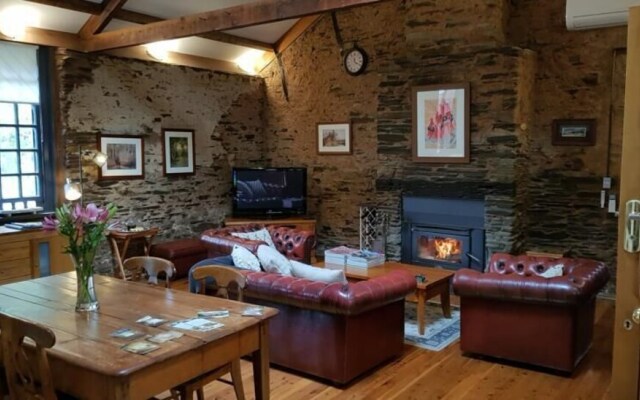 Redwood Studio - Adults Only