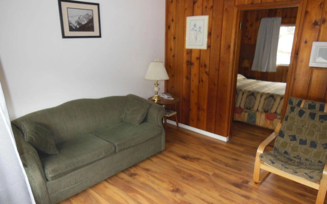 Cedar Motel