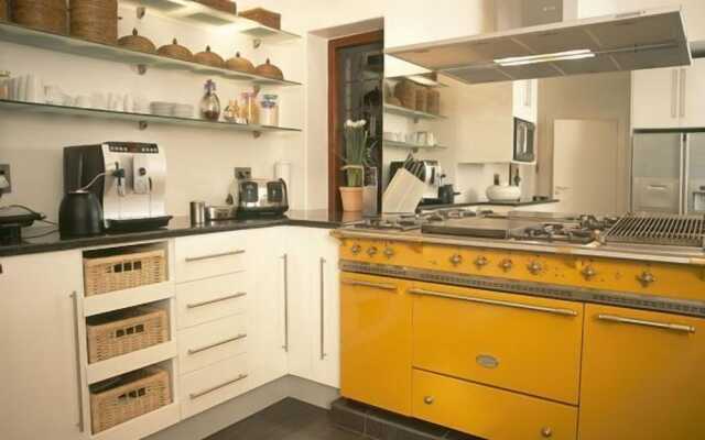 Villa Honeywood Guest House