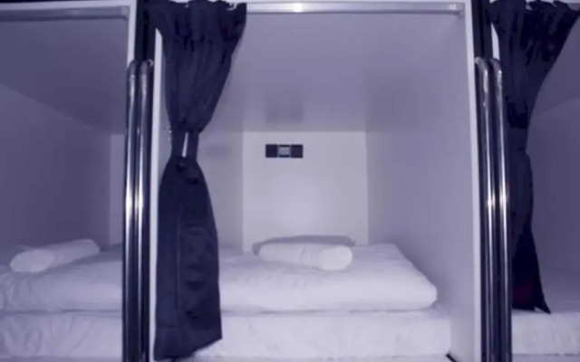 Oyo 91036 J Capsule Hotel Jalan Bukit