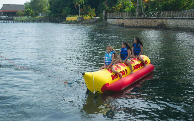 Banana Palms Hotel