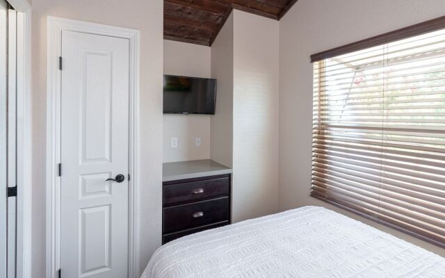 Cava Robles RV Resort