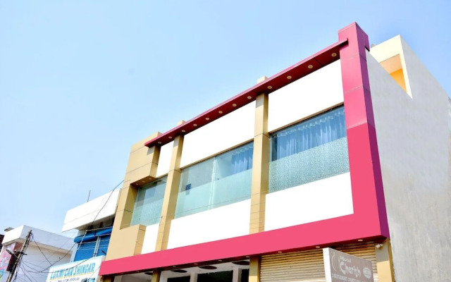 The Meridien by OYO Rooms