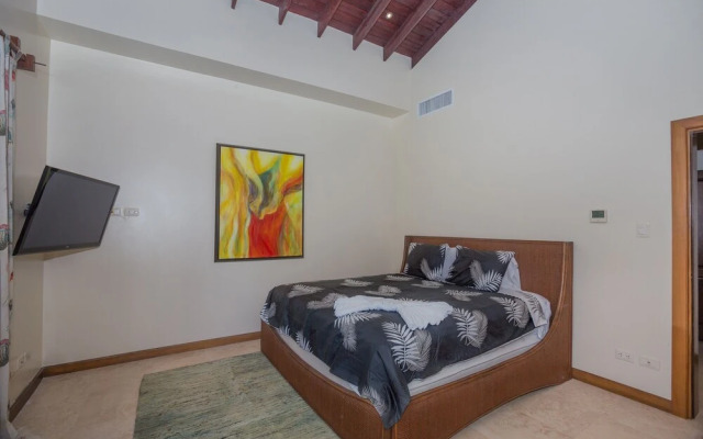 Pristine Bay 1003 3 Bedroom Home by RedAwning