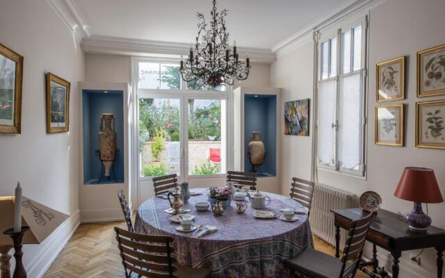 Room in Guest room - This 10th Century home sits in an exceptional setting in the center of Orleans