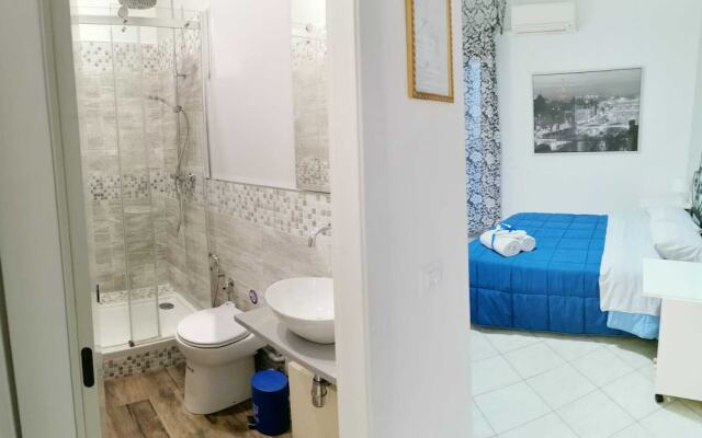 Double Room - Shared Bathroom 4 Min From the Center