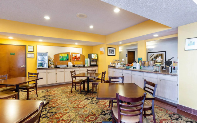 Quality Inn & Suites West Chase