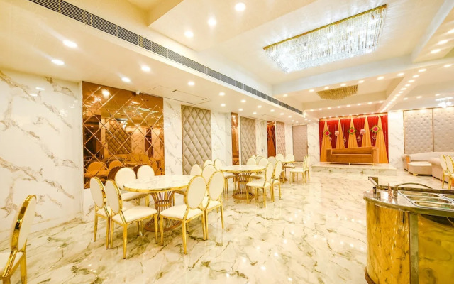 Fabhotel Royal'S Paradise