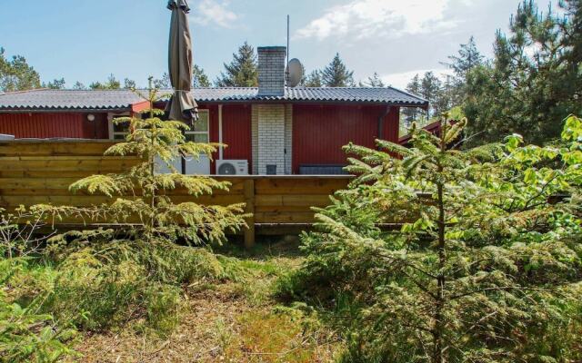 Radiant Holiday Home in Hemmet Near Sea