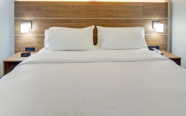 Holiday Inn Express & Suites Foley by IHG
