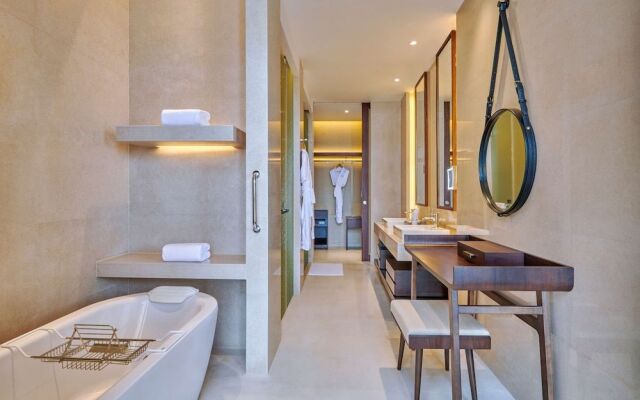 Lushan West Sea Resort, Curio Collection by Hilton