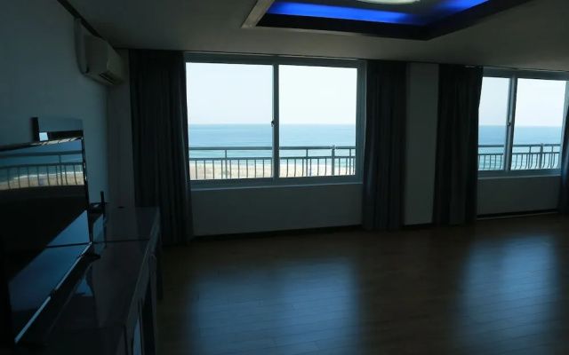Mangsang Beach Pension