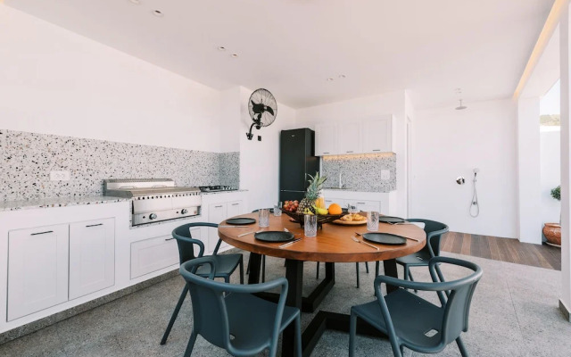 Kalathos Square Luxury Suites