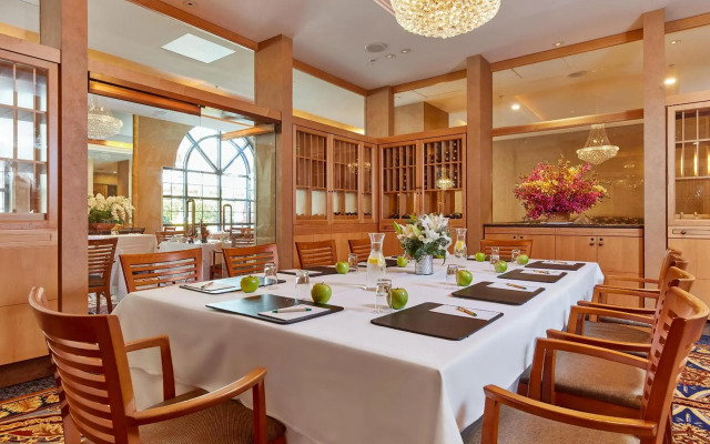 Orchard Hotel