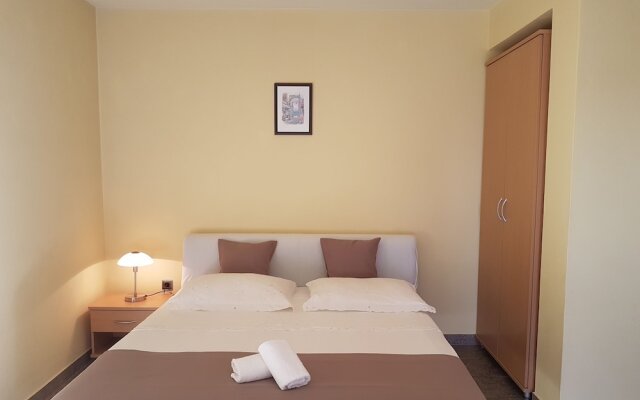 Apartments and Rooms Slavica
