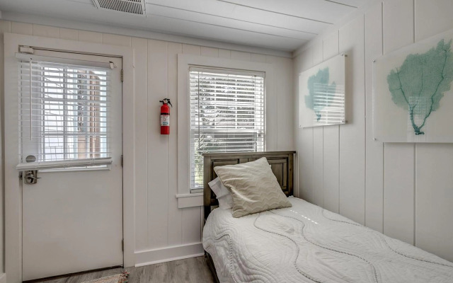 -Under The Sea (8 Bdrm / 7 Bath, Sleeps 22)