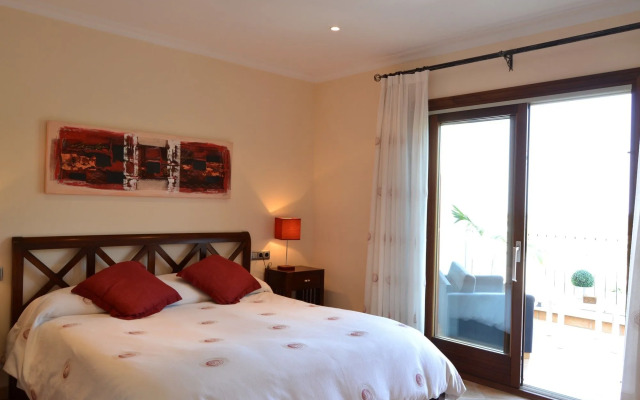 Casa Cas Padrí, Muro 130