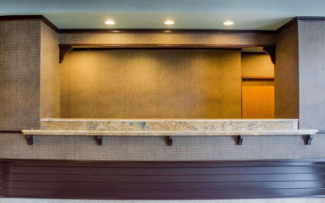 Clarion Hotel & Suites Riverfront