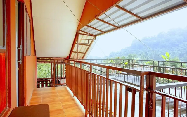 Villa Lisandsa By Ruang Nyaman