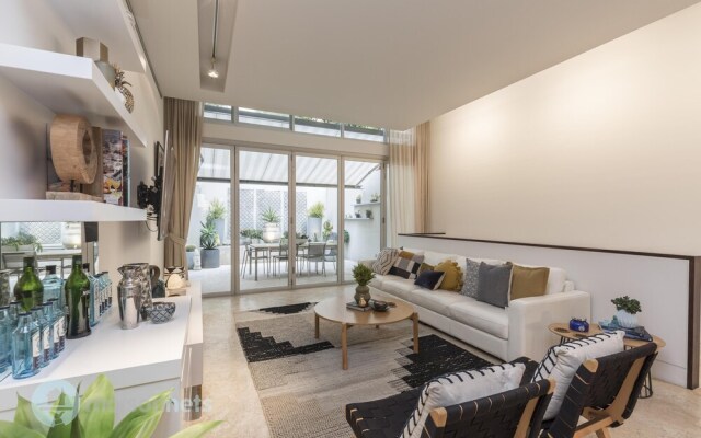 3BR Sydney Harbourside Home/Rooftop Pool & Parking