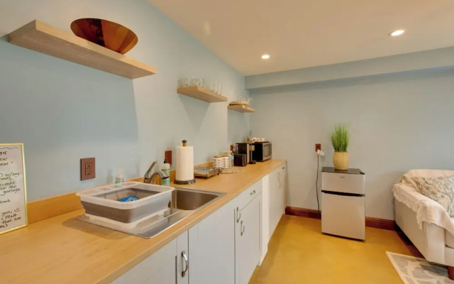 Lovely Belmont Apartment w/ Stunning Views!