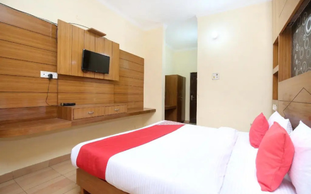 OYO 5906 Hotel Skyfox