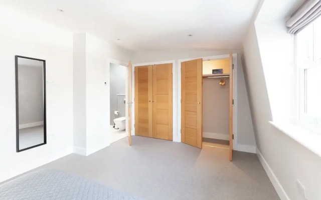Fabulous Central Windsor Town House