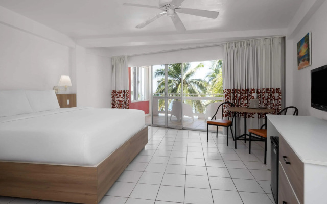 Grand Decameron Montego Beach, A Trademark All-Inclusive Resort