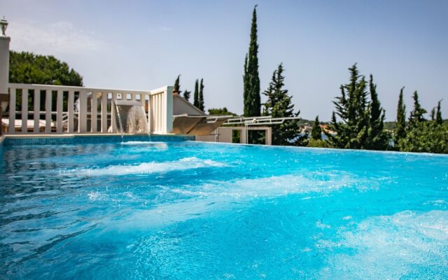 Apartments Jela