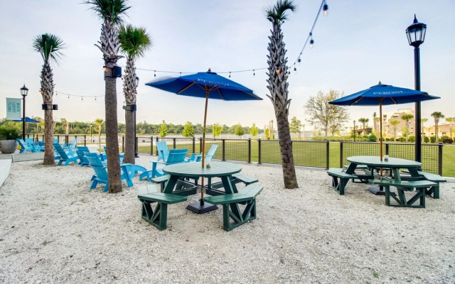 Charming Savannah Townhome - 1 Block to Riverwalk!