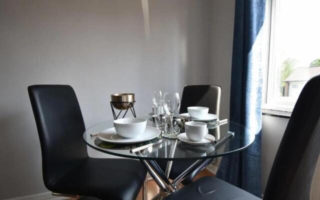 3-Bedroom Comfy Home in Solihull