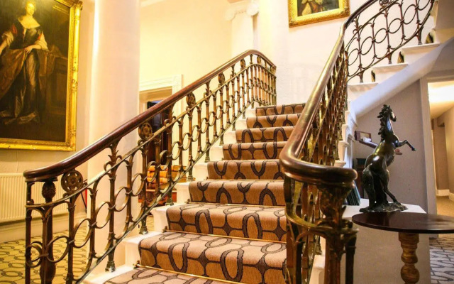 Storrs Hall Hotel