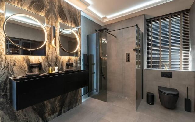 Luxury West End Oasis - Lux Spa Bath - Romantic