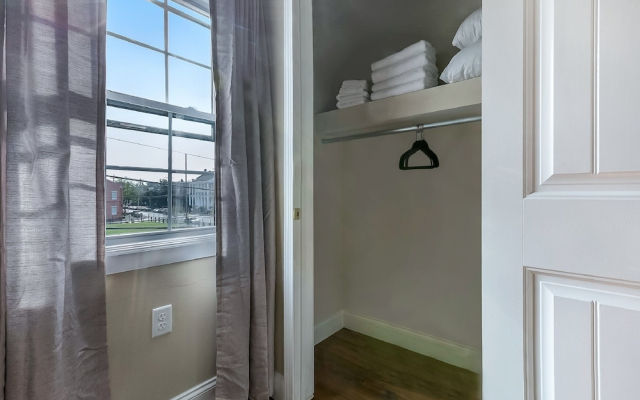 2BD Spacious condo Steps from ST Charles