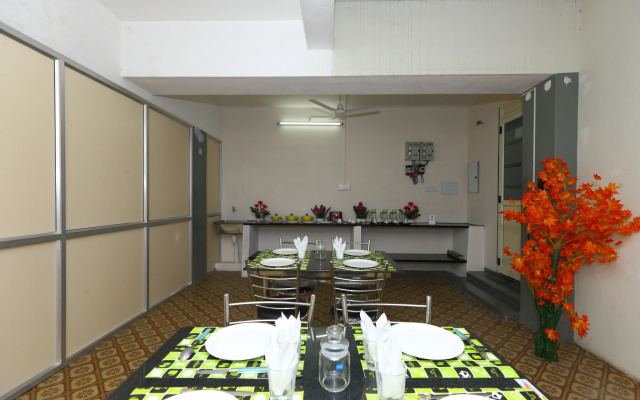 Olive Castles Inn by OYO Rooms