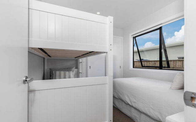 Stylish Villa Escape - Matakana Holiday Home