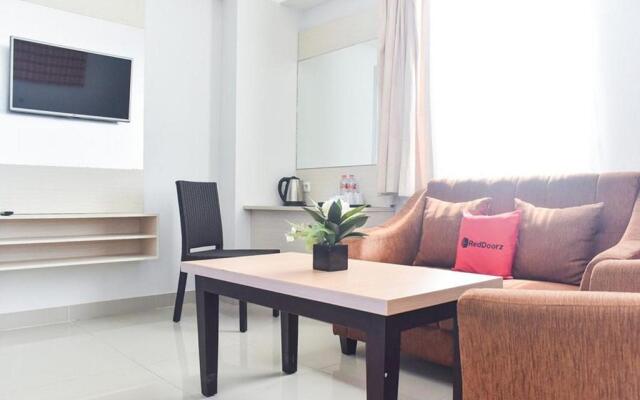 RedDoorz Plus Near Trans Studio Mall