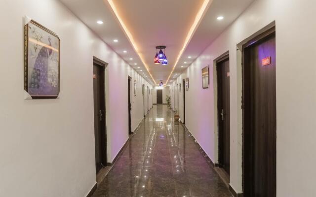 OYO 75701 Red Velvet Rooms & Banquet