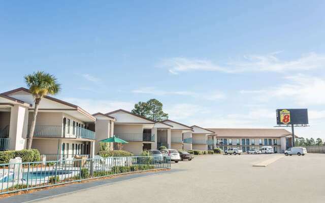 Super 8 by Wyndham Adel GA I-75