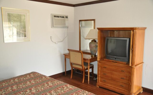 Pasadena Inn & Suites
