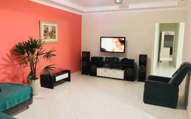 Casa de praia com piscina e churrasqueira - Indaiá Bertioga