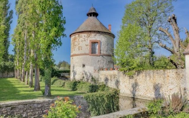 Chateau de la Cour Senlisse
