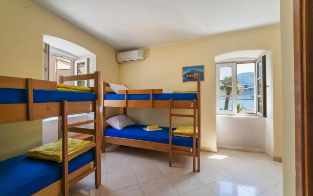 Three-Bedroom Holiday Home in Dobrota