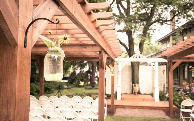 Iron Amethyst Inn Boutique Hotel