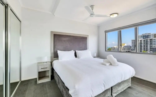 Stylish 1-bed Darwin City Stay With Balcony Views – Guest Rooms – Darwin