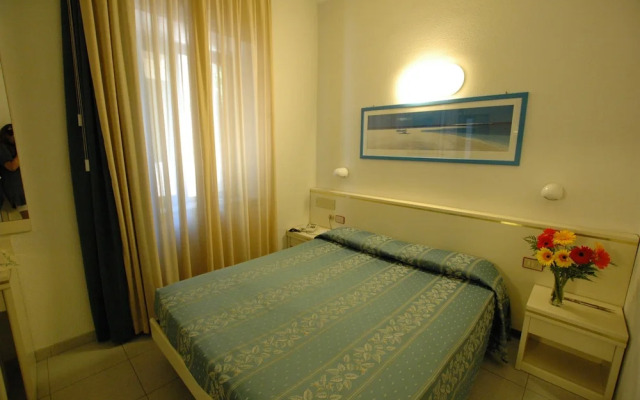 Hotel Crystal & Residence