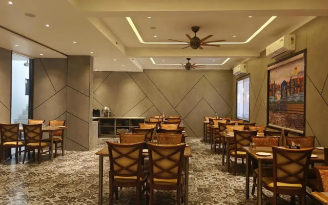 The Excellency by OYO Rooms